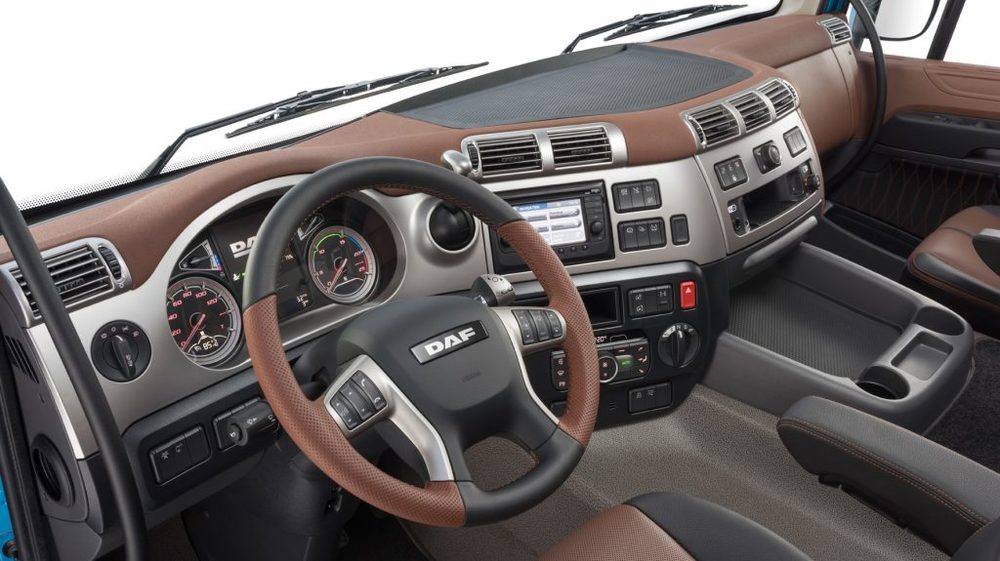 30-2017-New-DAF-CF-Exclusive-Line-Interior-1024x575.jpg