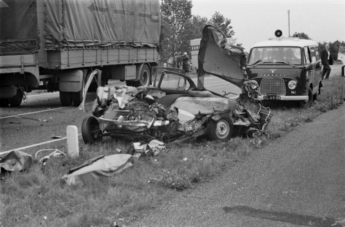 28 juli 1965, verkeersongeluk op de weg van Delden naar Goor zijn woensdag vijf mensen om het leven gekomen..jpg