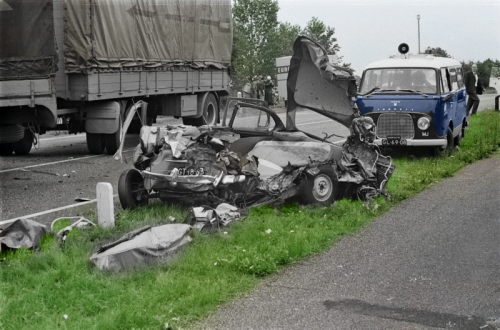 28 juli 1965, verkeersongeluk op de weg van Delden naar Goor zijn woensdag vijf mensen om het leven gekomen..png