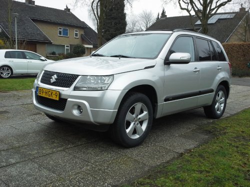 Suzuki grand vitara 2.4 (800x600).jpg